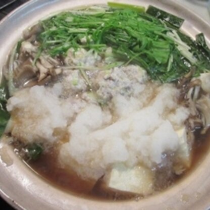 寒い日にはお鍋ですね。エノキの代わりに豆腐を入れました
手作りのイワシのつみれも美味しく、
みぞれ鍋で気持ちまで、温まりました。ごちそうさま